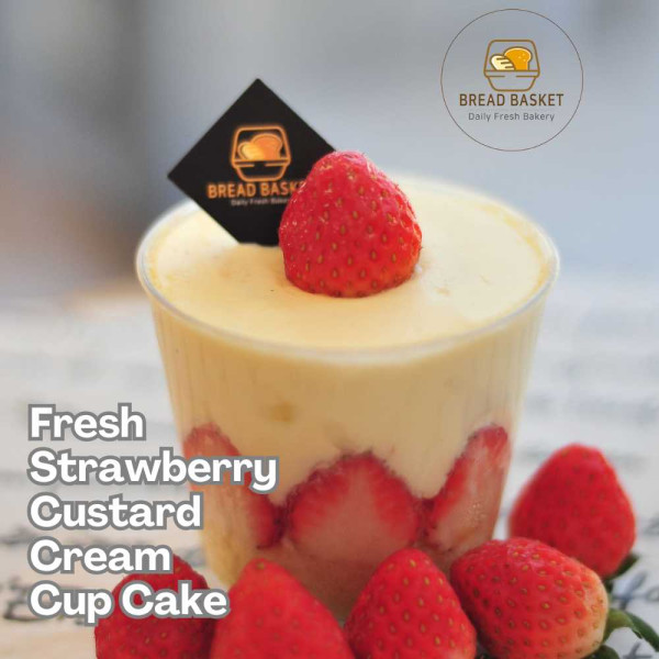 Fresh Strawberry Cup Cake